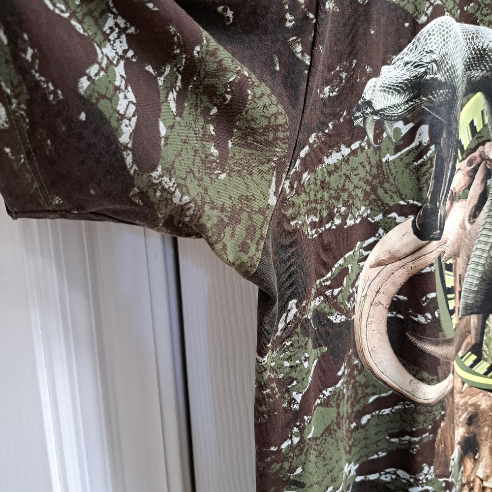 Marcelo Burlon County of Milan Snake and Skull Tee in Brown and Olive - Picture 5 of 9